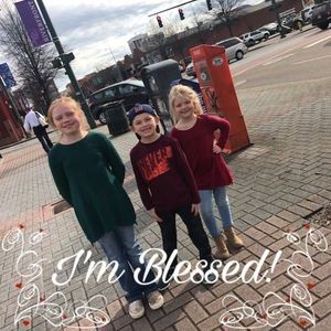 Meet your Posher, Lorie